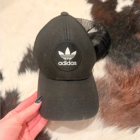 Adidas Black Mesh Cap - Picture 1 of 3